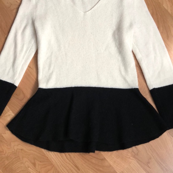 Banana Republic cream and black peplum sweater top - Picture 4 of 4